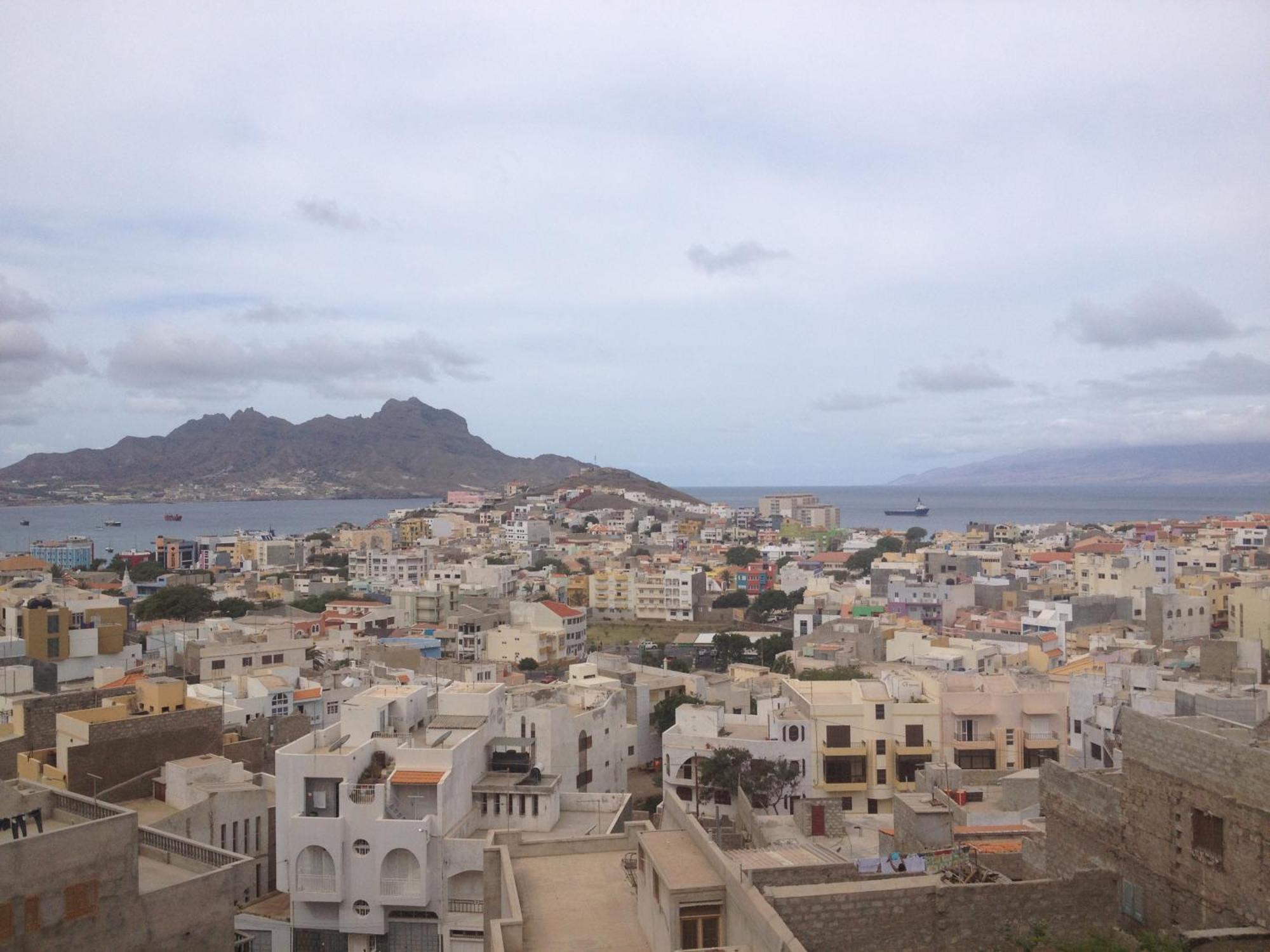 Bed and Breakfast Residencial Monte Cara Mindelo Esterno foto